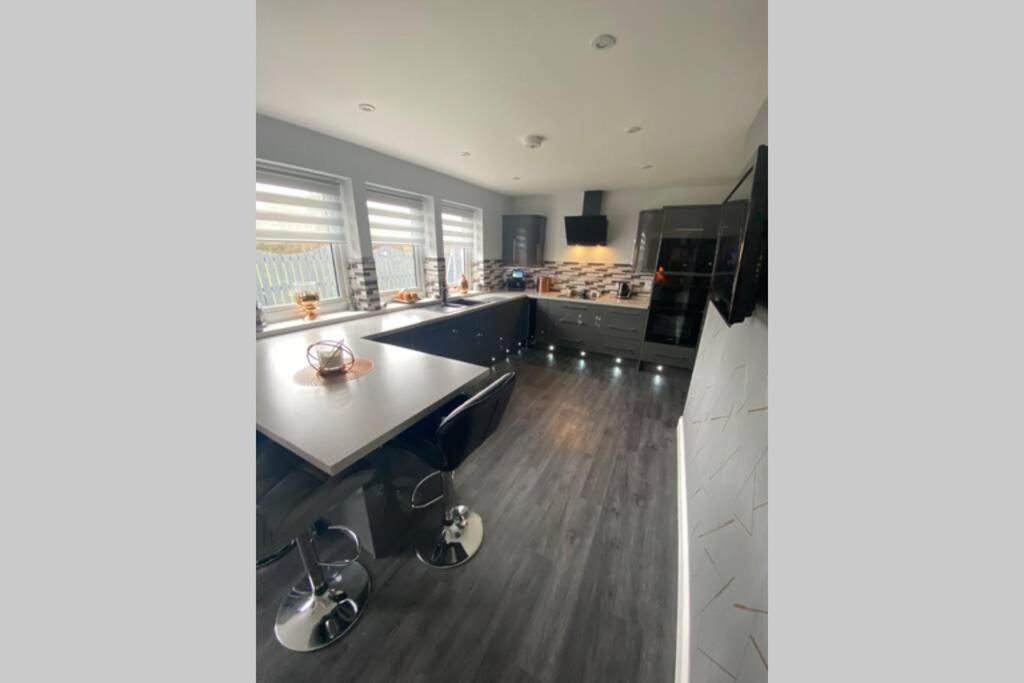 Alcantara- Modern Home With Hot Tub- Sleeps 10 Cromdale 외부 사진