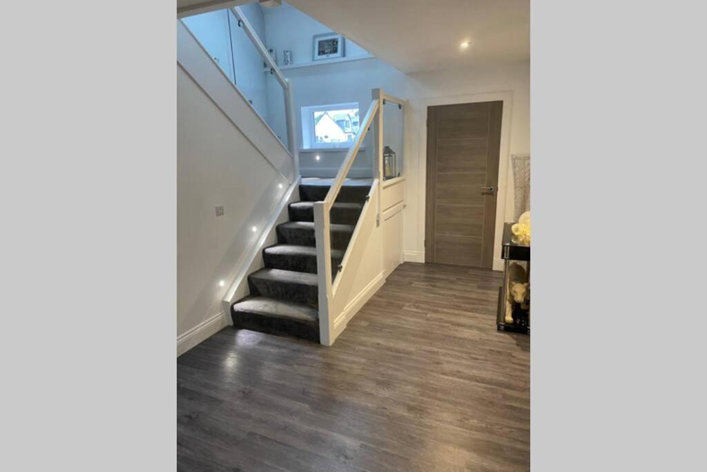 Alcantara- Modern Home With Hot Tub- Sleeps 10 Cromdale 외부 사진