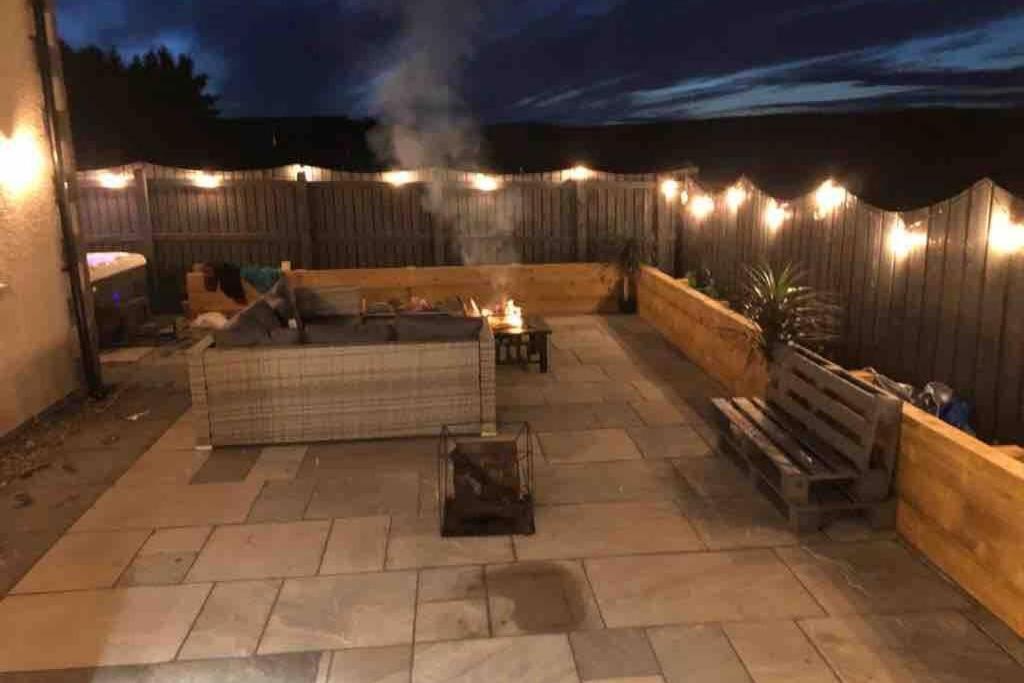 Alcantara- Modern Home With Hot Tub- Sleeps 10 Cromdale 외부 사진
