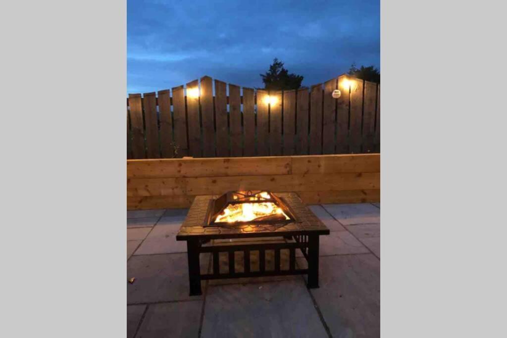 Alcantara- Modern Home With Hot Tub- Sleeps 10 Cromdale 외부 사진