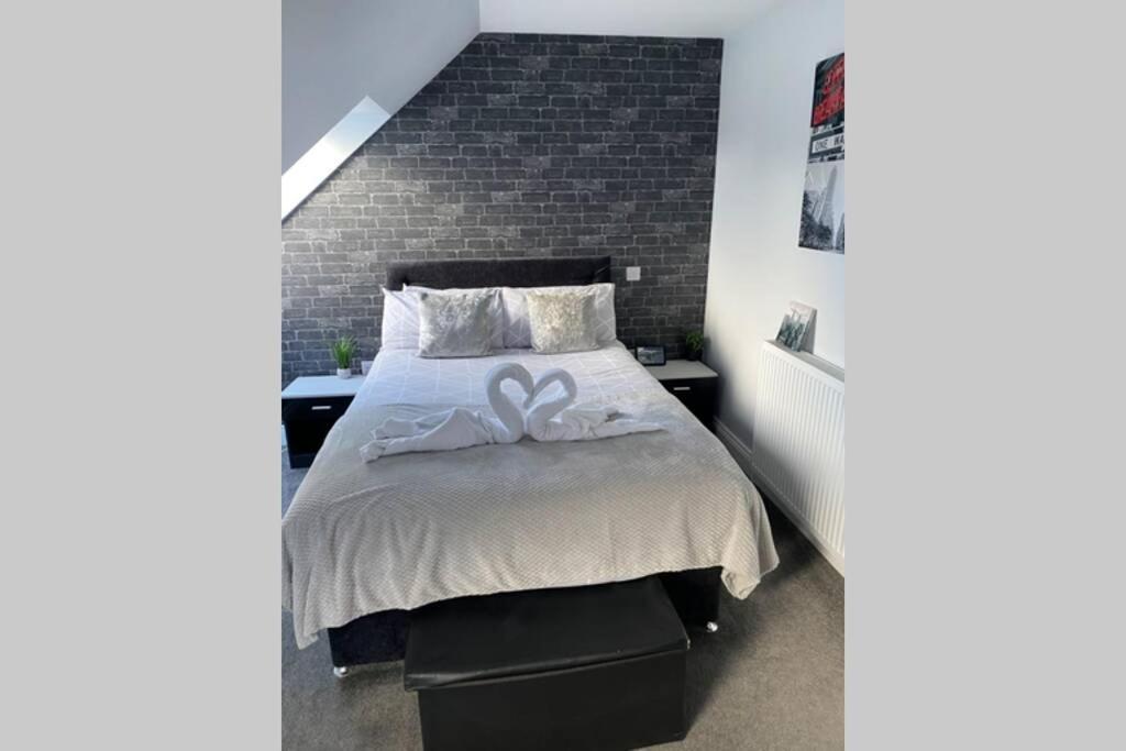 Alcantara- Modern Home With Hot Tub- Sleeps 10 Cromdale 외부 사진