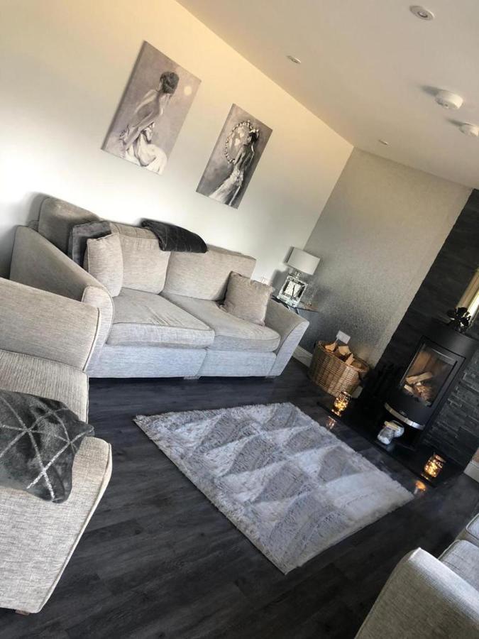 Alcantara- Modern Home With Hot Tub- Sleeps 10 Cromdale 외부 사진