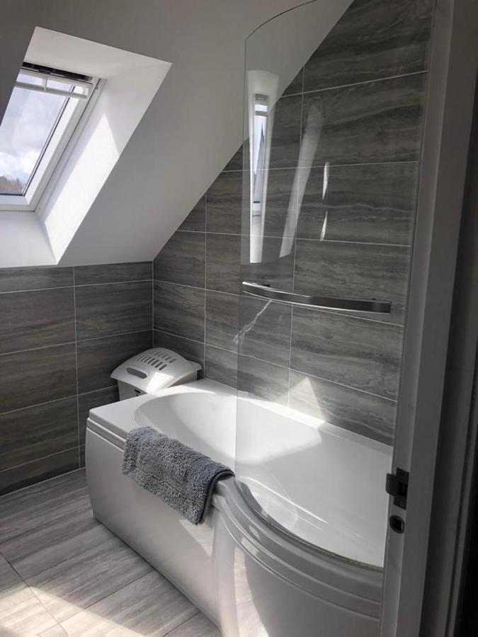 Alcantara- Modern Home With Hot Tub- Sleeps 10 Cromdale 외부 사진